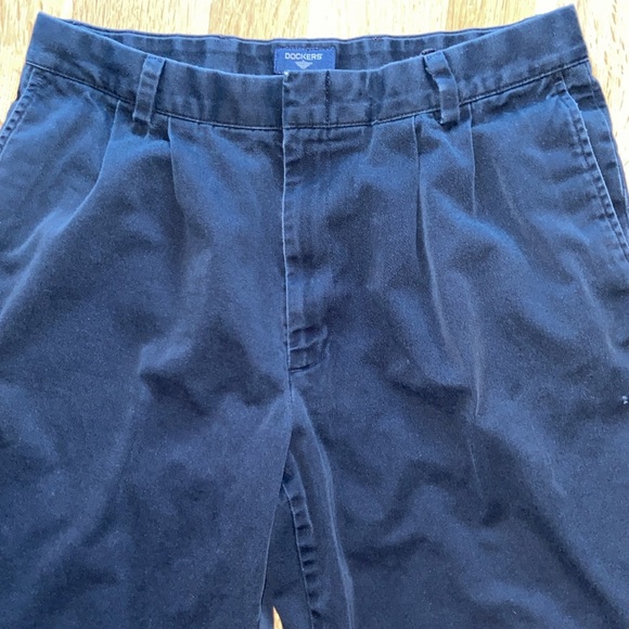 Levi’s Dockers Black Work Pants Khakis Chinos 34x32 Pleated Side Zipper Pocket - Picture 3 of 10